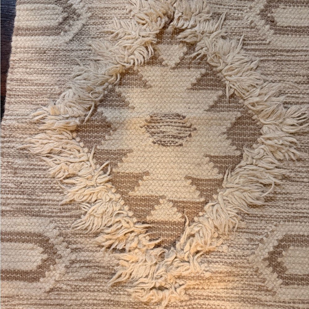 Bohemian Geometric Pattern Rug cream and beige. Nuloom 2x3 washable